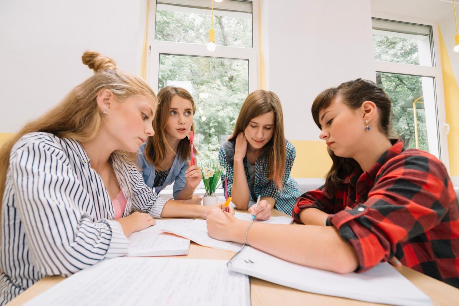 Analyse de données financières complexes sur écrans multiples